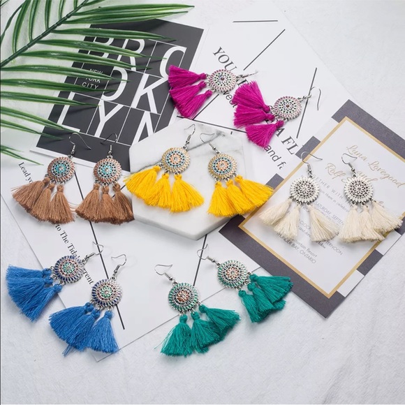 ✨Light Pink Dreamcatcher Tassel Earrings ✨ - Picture 3 of 4